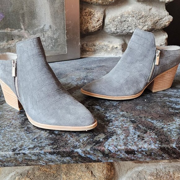 NWT Dolce Vita Gray Suede Zip-Up Slip-In Booties Size 8 - Picture 2 of 15
